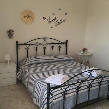 B&B Al Campanile Taranto Exterior photo